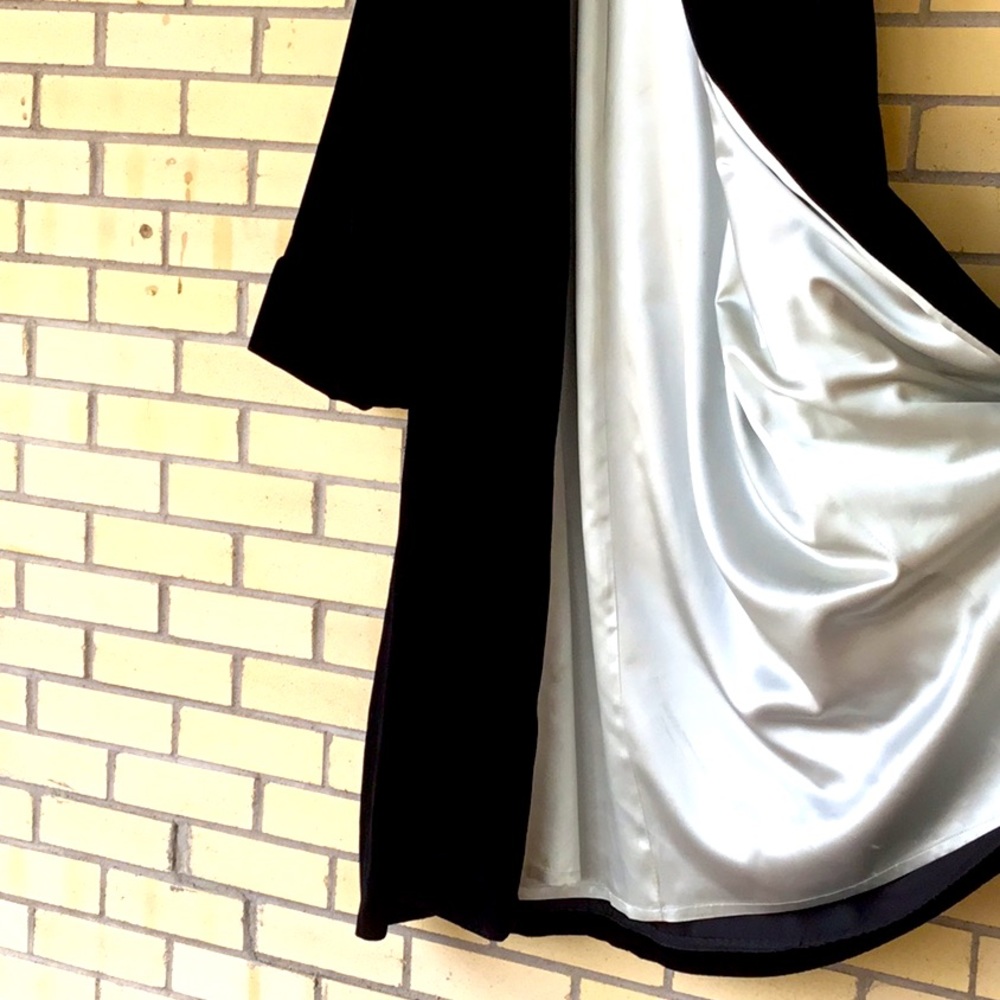 Vintage, Dramatic,Long Black Velvet Coat Medium/Large - Picture 3 of 10